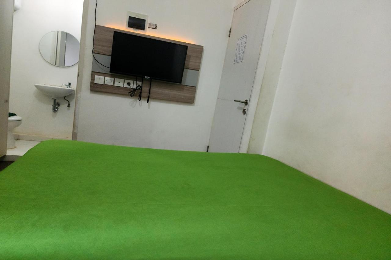 Barata Hotel Near Bandara Soekarno Hatta 当格浪 外观 照片