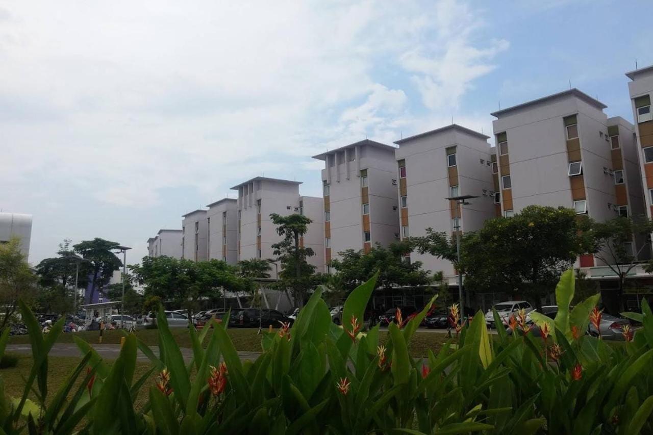 Barata Hotel Near Bandara Soekarno Hatta 当格浪 外观 照片