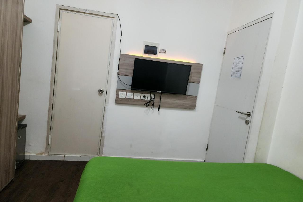 Barata Hotel Near Bandara Soekarno Hatta 当格浪 外观 照片